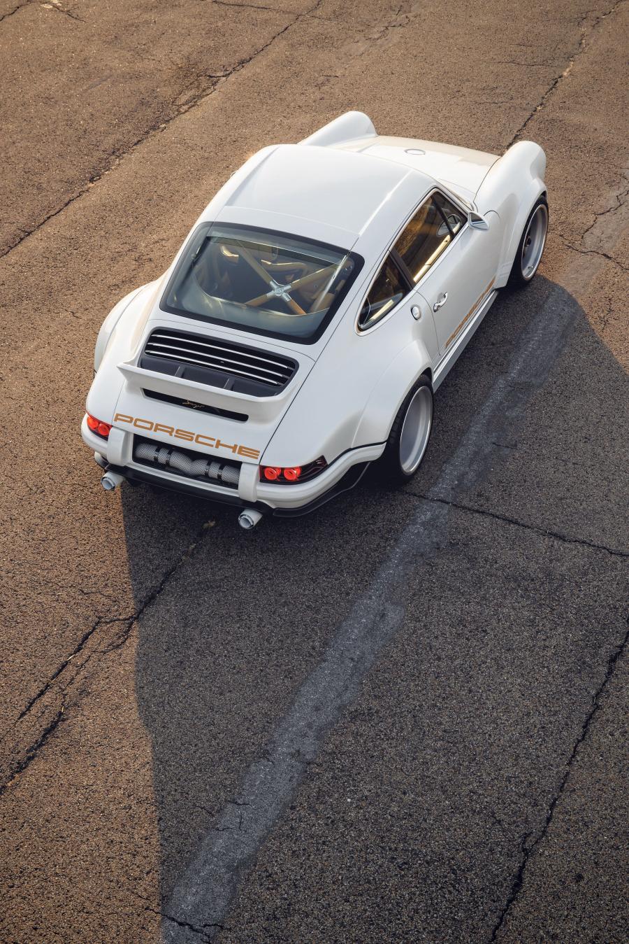  Porsche 911 DLS by Singer 2018 года  (фото 18 из 40)